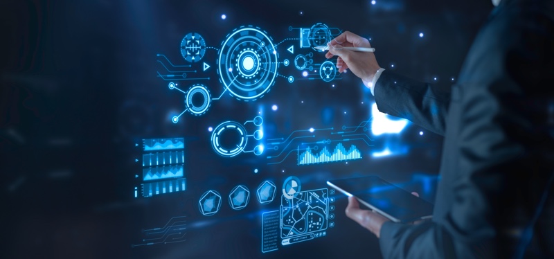 DZI-IT aus Münster bietet leistungsstarke IT-Infrastrukturlösungen – Darstellung eines digitalen Netzwerks mit Hosting- und Cloud-Elementen auf einem Tablet als Symbol moderner Unternehmenssysteme.